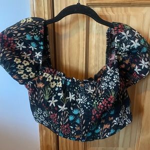 Storia Cropped Floral Top with Puffy Short Sleeves